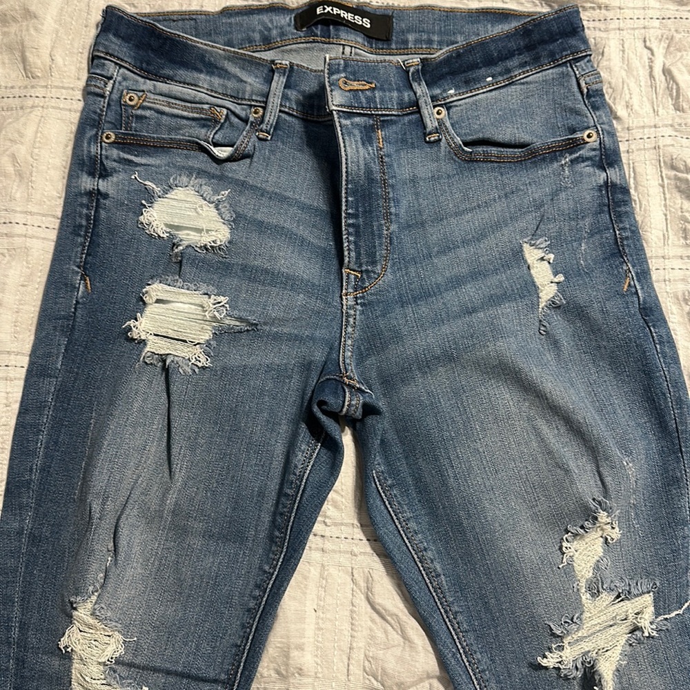 Distressed Skinny Jeans